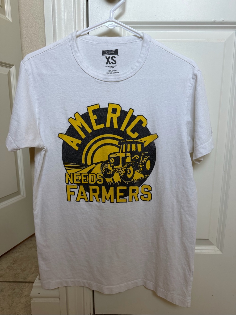 White 'America Needs Farmers' Graphic Tee - XS